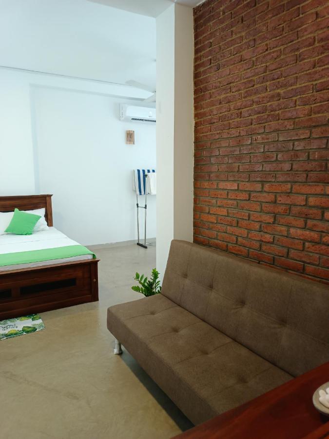Lily Holiday Apartments Хіккадува Номер фото