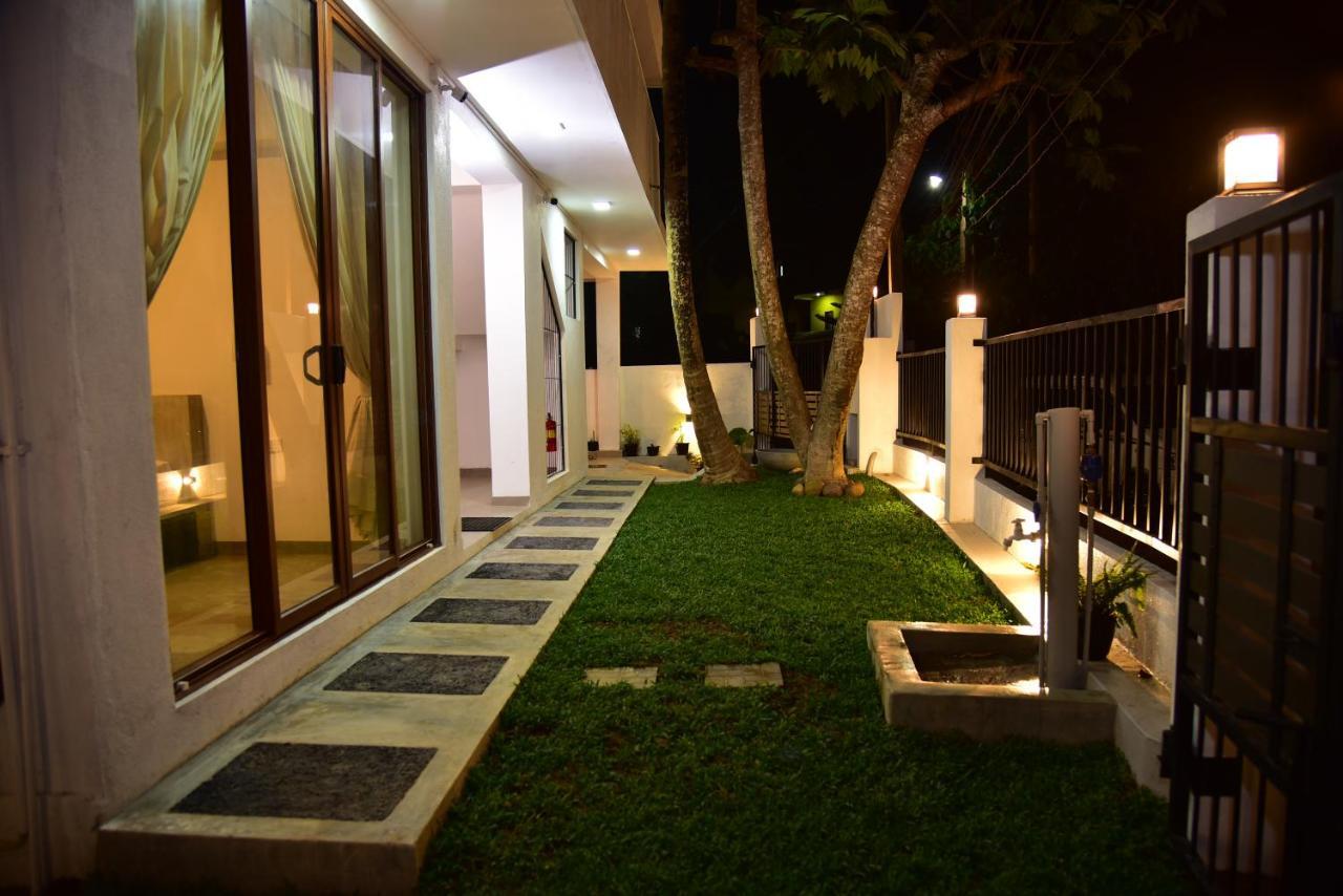Lily Holiday Apartments Хіккадува Екстер'єр фото