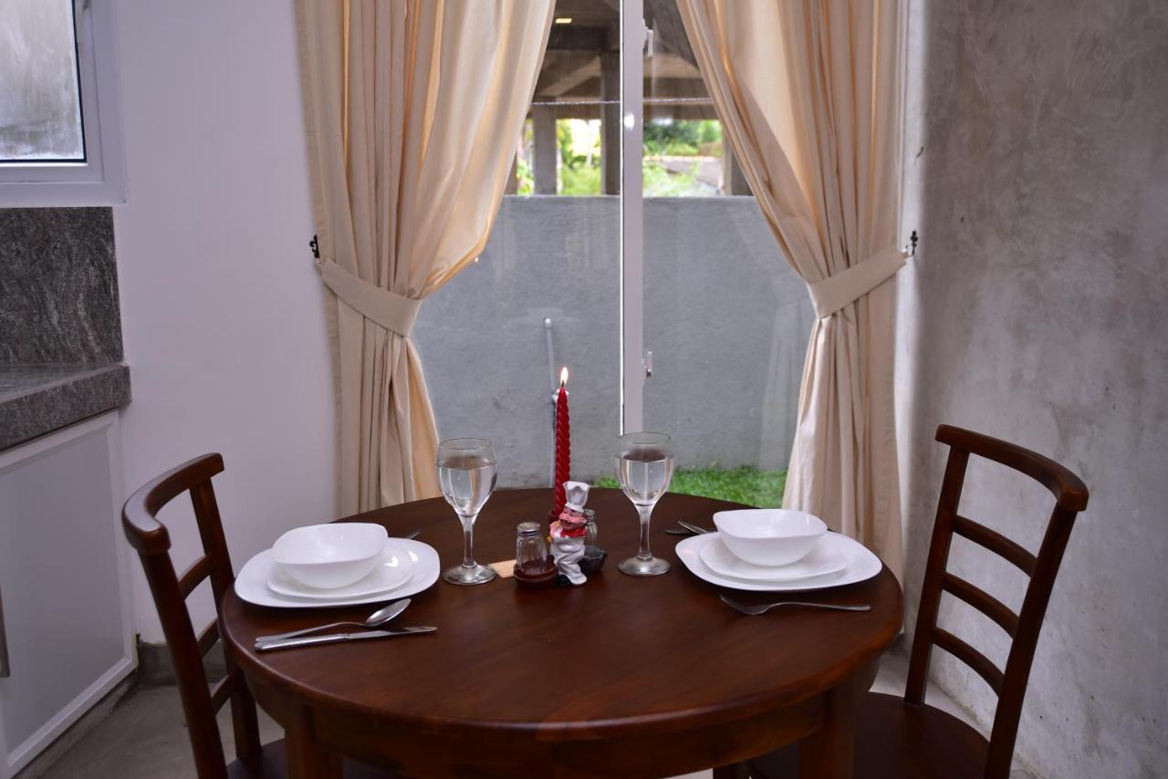 Lily Holiday Apartments Хіккадува Екстер'єр фото